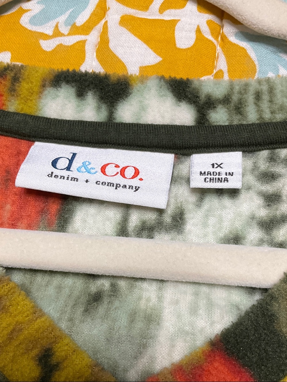 D & Co. V-Neck Floral Fleece - Picture 3 of 13